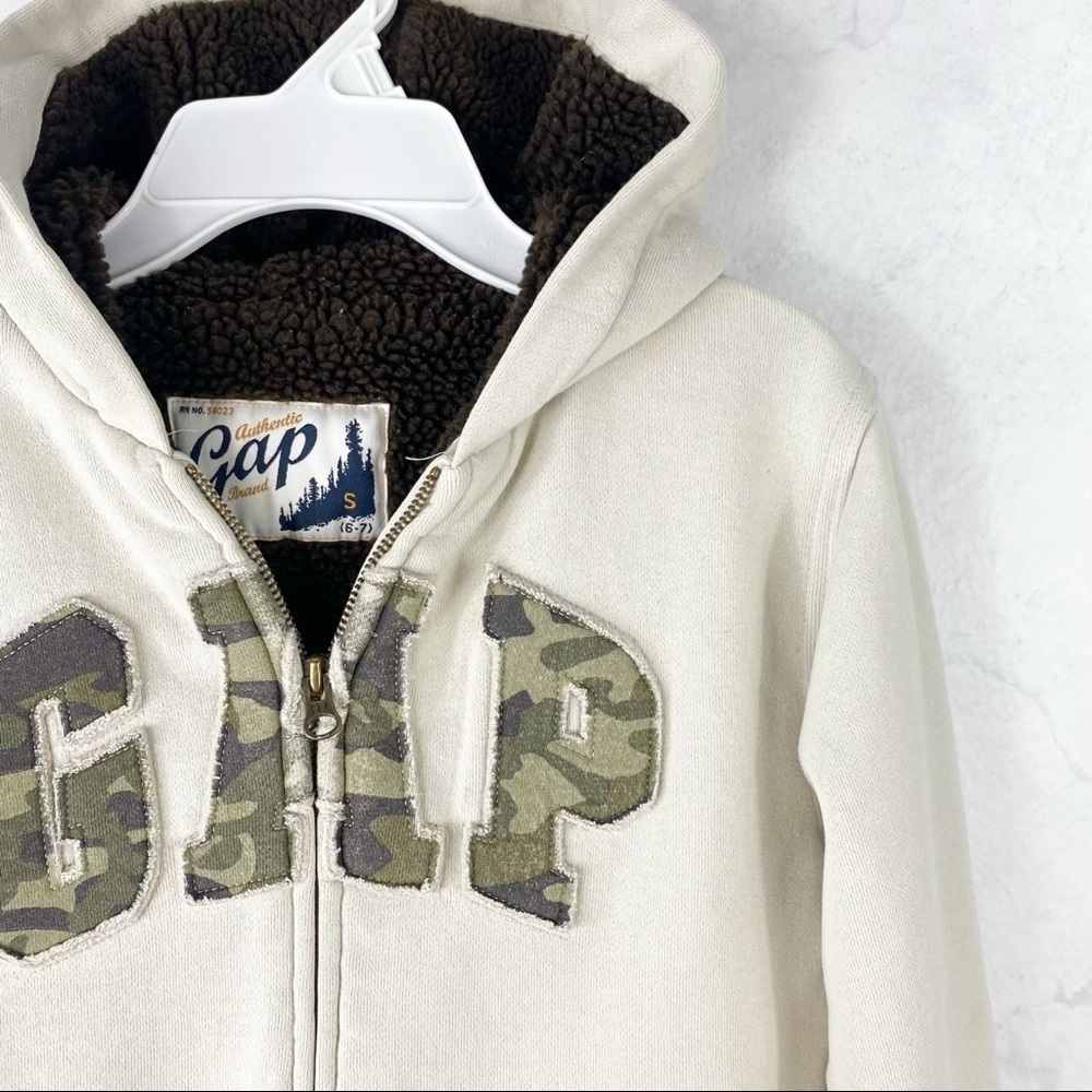 [Gap] - Picture 2 of 3